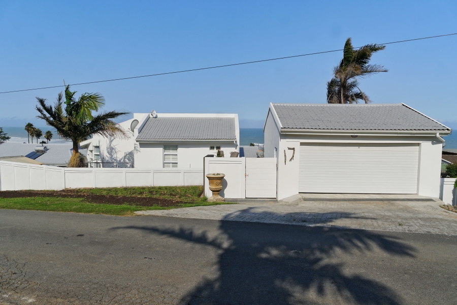 4 Bedroom Property for Sale in Winterstrand Eastern Cape